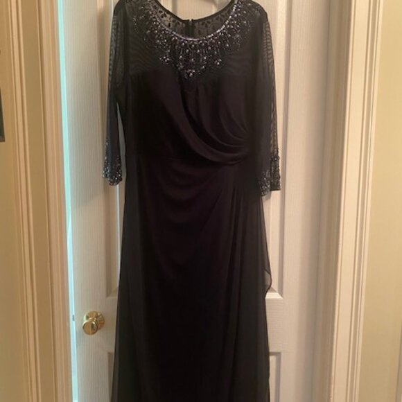 Alex Evenings Joanna Sweetheart Neckline Gown. Size 16 Navy - Picture 5 of 5